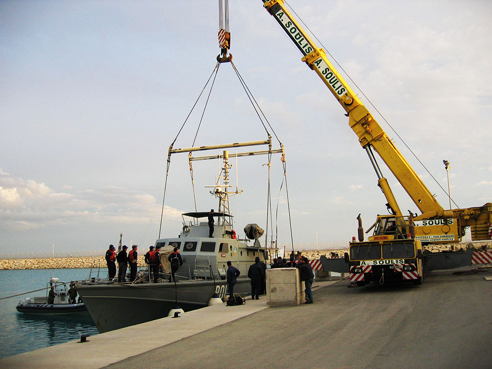 Lifting of 100t frigate